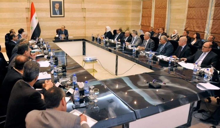 مشروع التأمين الصحي بالعناية المركزة للحكومة، ورئيس مجلس الوزراء المهندس عماد خميس خلال ترؤسه اجتماع لجنة السياسات والبرامج الاقتصادية