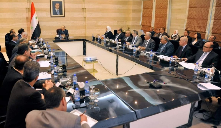 مشروع التأمين الصحي بالعناية المركزة للحكومة، ورئيس مجلس الوزراء المهندس عماد خميس خلال ترؤسه اجتماع لجنة السياسات والبرامج الاقتصادية