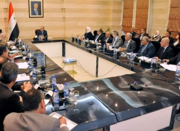 مشروع التأمين الصحي بالعناية المركزة للحكومة، ورئيس مجلس الوزراء المهندس عماد خميس خلال ترؤسه اجتماع لجنة السياسات والبرامج الاقتصادية