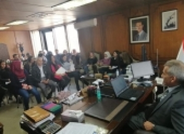 اجتماع مدير عام هيئة الإشراف على التأمين مع جميع الكادر الإداري والوظيفي للهيئة